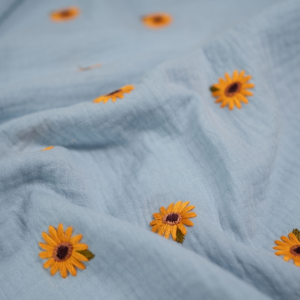 Musselin Double Gauze Stickerei Sonnenblume hellblau
