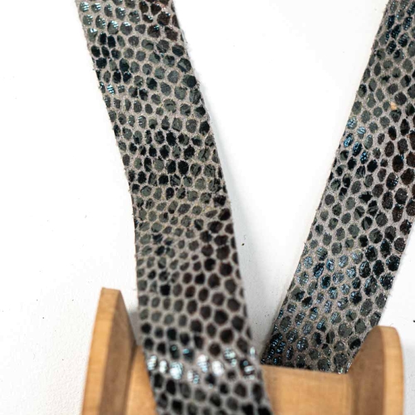 Velourlederband Snake 25mm grau