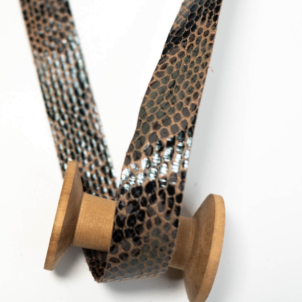 Velourlederband Snake 25mm taupe dunkel