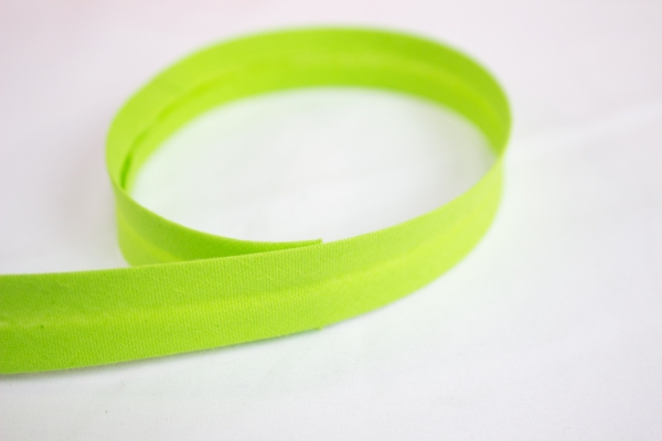 Schrägband vorgefalzt lime