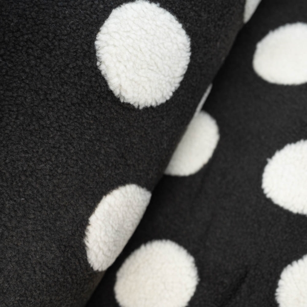 Fester Mantelteddy große Punkte schwarz