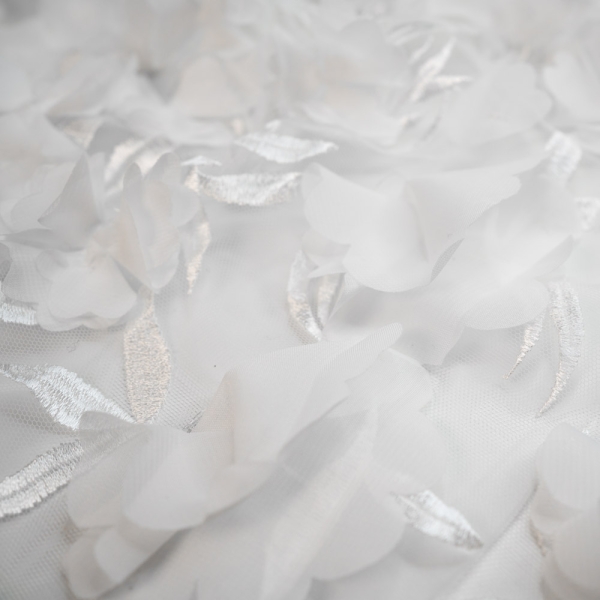 Brautkleidspitze 3D Blumenranken Stickerei ivory