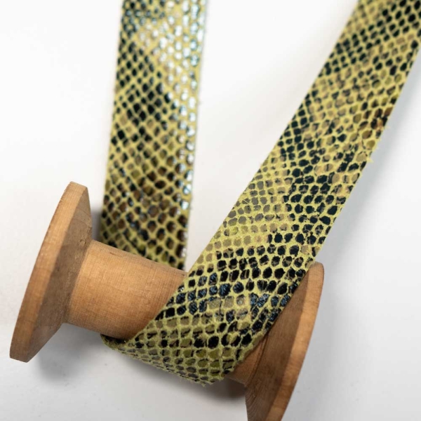 Velourlederband Snake 25mm lime