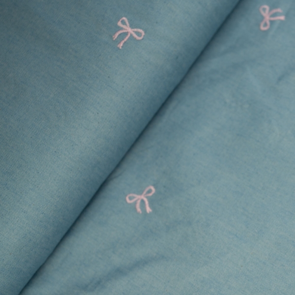 Jeans Denim Chambrai Stickerei Schleifen blau