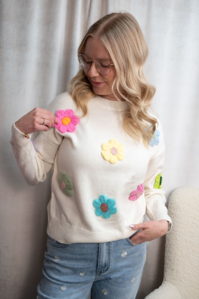 Strick Pullover mit Häkelblumen creme