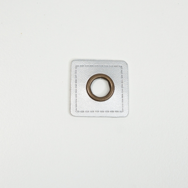 Kunstleder-Ösen Patches Quadratisch 8mm silber